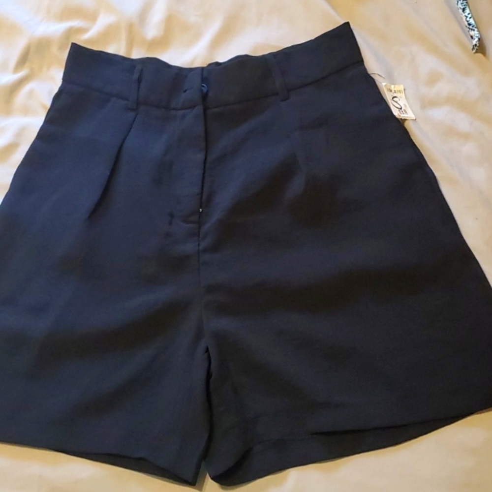 NWT C.I.E.N Small black high rise and short